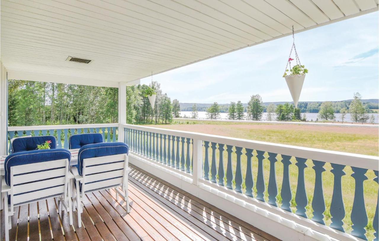 2 Bedroom Awesome Home In Svanskog Luaran gambar