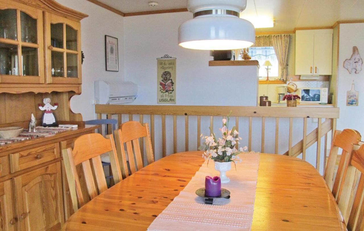 2 Bedroom Awesome Home In Svanskog Luaran gambar