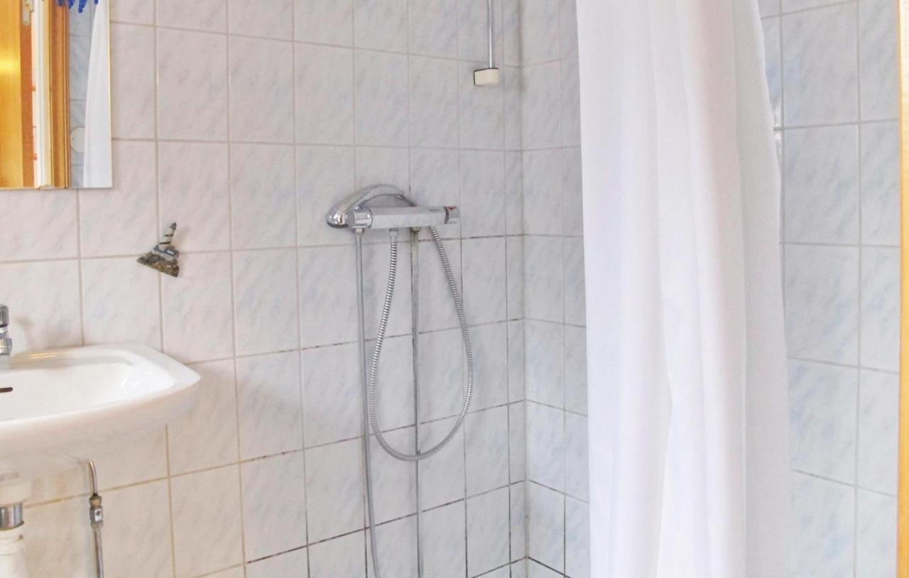 2 Bedroom Awesome Home In Svanskog Luaran gambar
